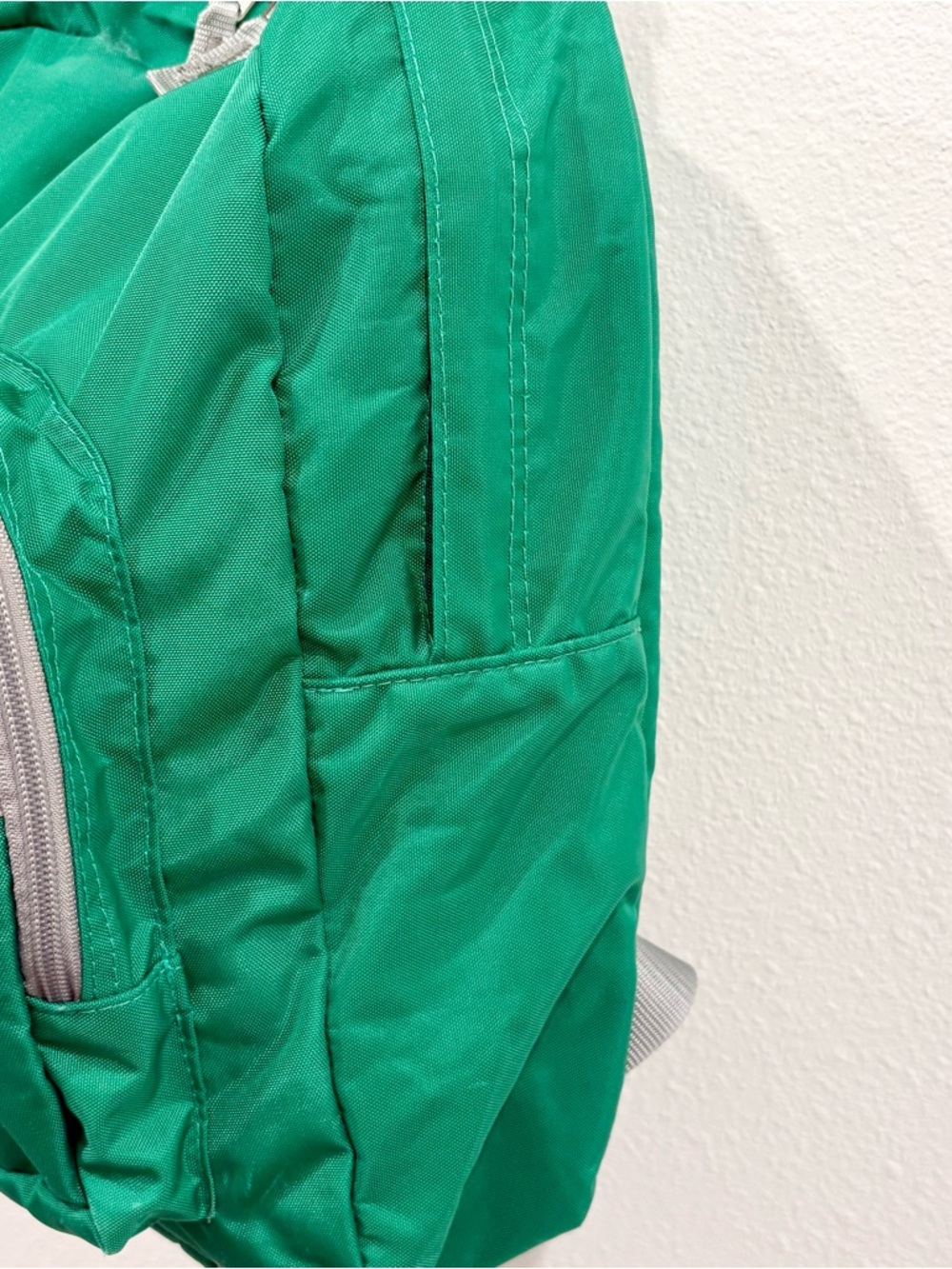 L.L. Bean Junior Original Bookpack Backpack, 17 L in Kelly Green - Picture 4 of 8